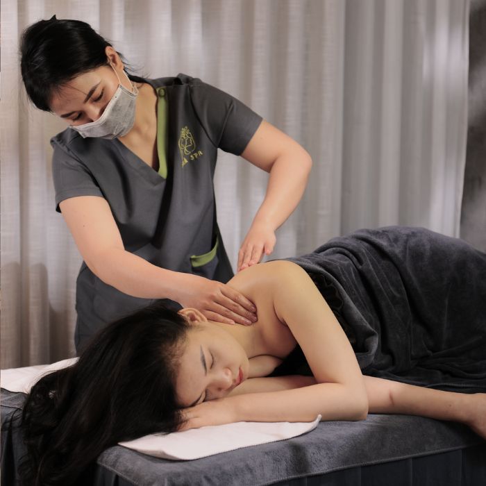massage cổ vai gáy tại Nhà Spa